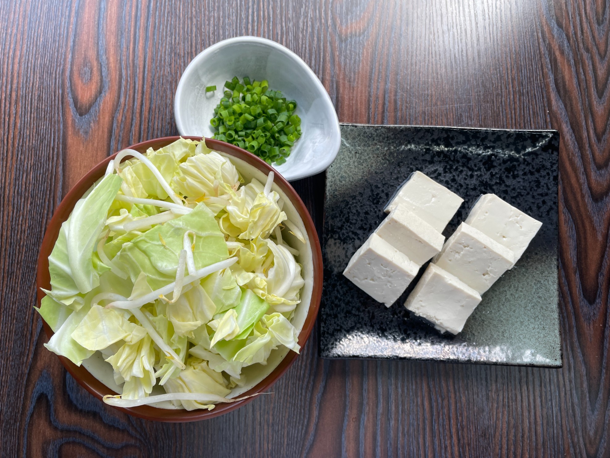 キャベツ、小ねぎ、豆腐の準備